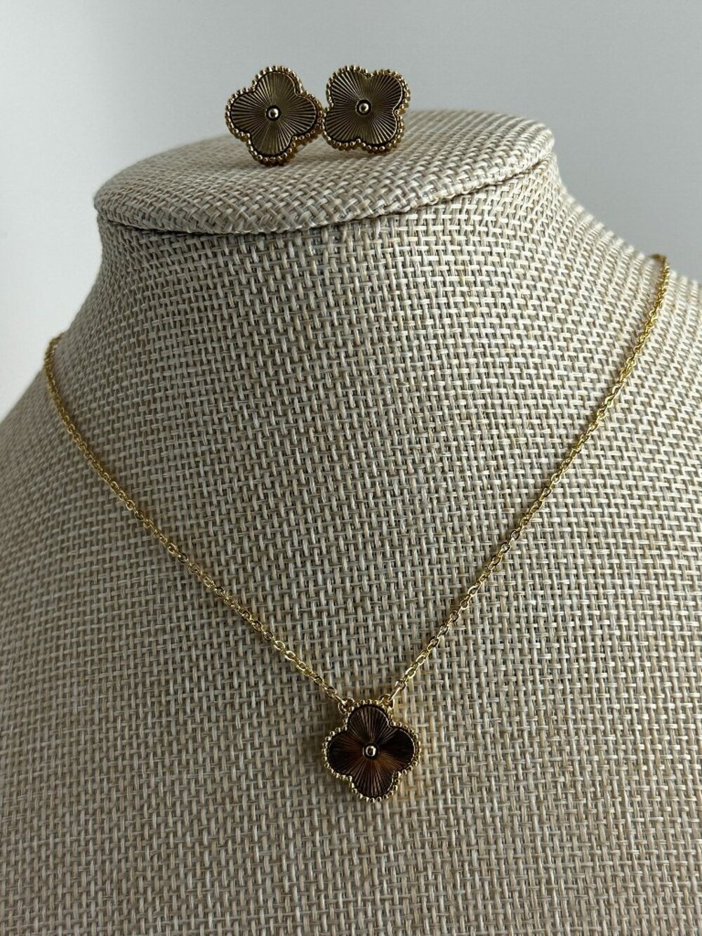 Gold Foxy Necklace and Earring Set